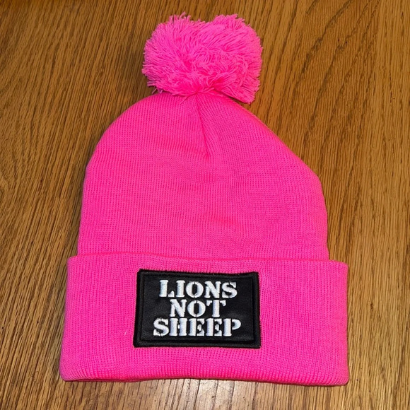 Lions Not Sheep Pom Pom Beanie‎ Pink - Picture 1 of 3
